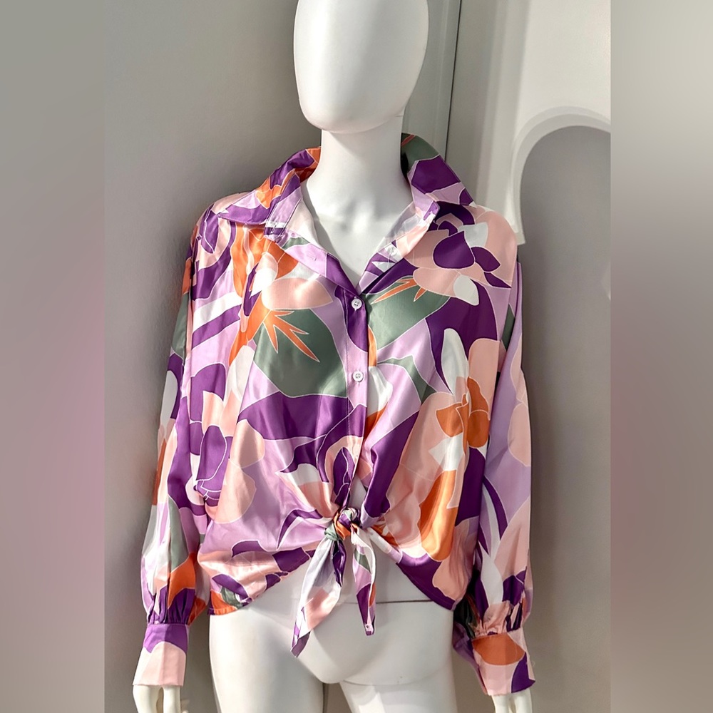 I TOO MADE IN ITALY colorful collard long sleeve front tie top. NWT. SZ S